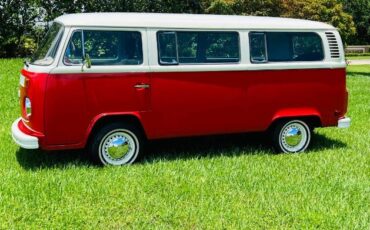 Volkswagen-Bus-1977-Two-Tone-RedWhite-19