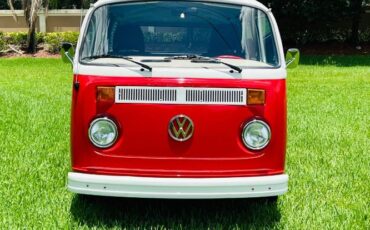 Volkswagen-Bus-1977-Two-Tone-RedWhite-20