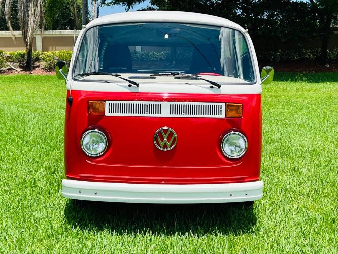 Volkswagen-Bus-1977-Two-Tone-RedWhite-20