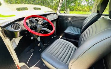 Volkswagen-Bus-1977-Two-Tone-RedWhite-4