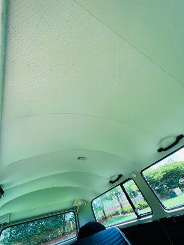 Volkswagen-Bus-1977-Two-Tone-RedWhite-6