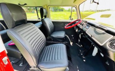 Volkswagen-Bus-1977-Two-Tone-RedWhite-7