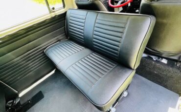 Volkswagen-Bus-1977-Two-Tone-RedWhite-9
