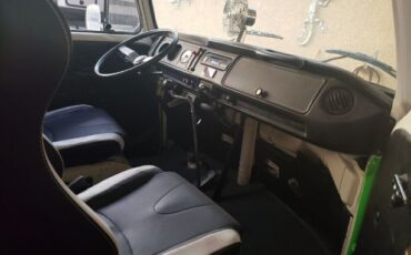 Volkswagen-Bus-1978-22