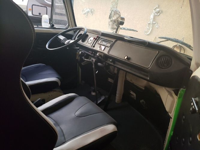Volkswagen-Bus-1978-22