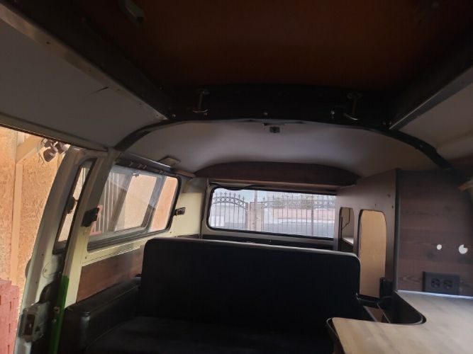 Volkswagen-Bus-1978-3