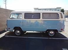 Volkswagen-Bus-1978-Blue-9