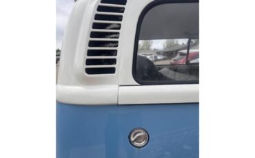 Volkswagen-Bus-1978-Blue-White-9