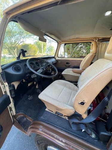 Volkswagen-Bus-1979-5