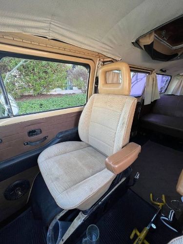 Volkswagen-Bus-1979-6