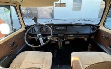 Volkswagen-Bus-1979-8