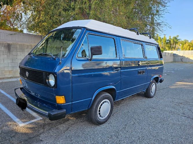 Volkswagen-Bus-1982-Blue-1