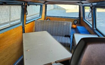 Volkswagen-Bus-1982-Blue-10
