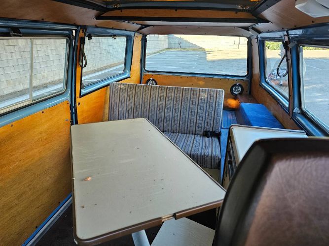 Volkswagen-Bus-1982-Blue-10