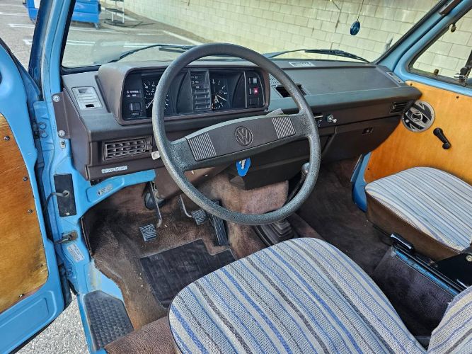 Volkswagen-Bus-1982-Blue-11
