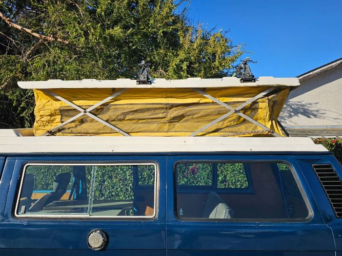 Volkswagen-Bus-1982-Blue-14