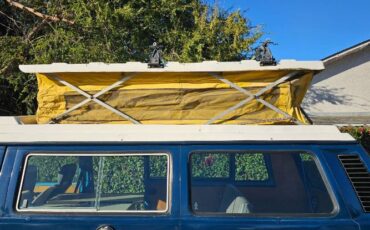 Volkswagen-Bus-1982-Blue-15
