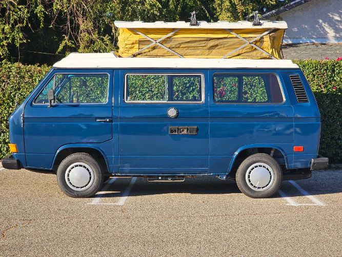 Volkswagen-Bus-1982-Blue-16