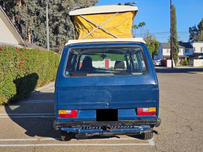 Volkswagen-Bus-1982-Blue-2