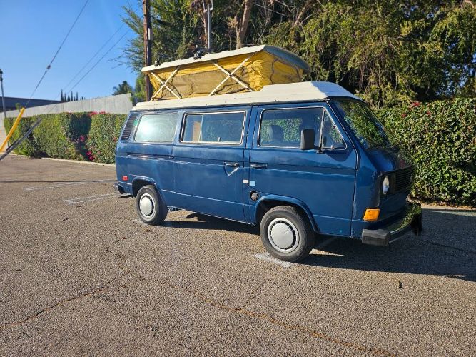 Volkswagen-Bus-1982-Blue-3