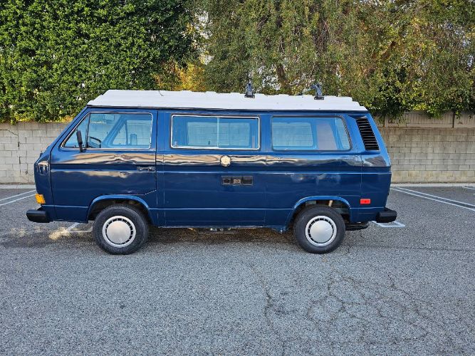 Volkswagen-Bus-1982-Blue-7
