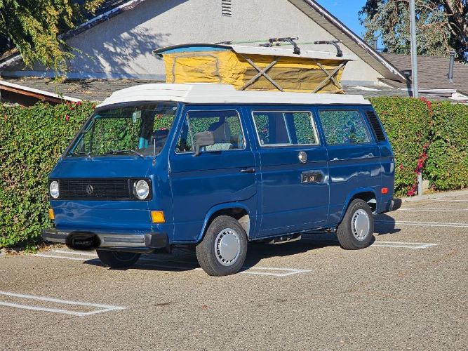 Volkswagen-Bus-1982-Blue