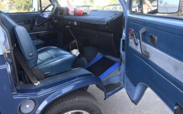 Volkswagen-Bus-1983-Blue