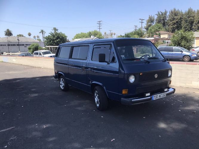 Volkswagen-Bus-1983-Blue-7