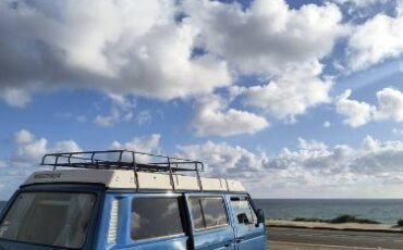 Volkswagen-Bus-1984-1