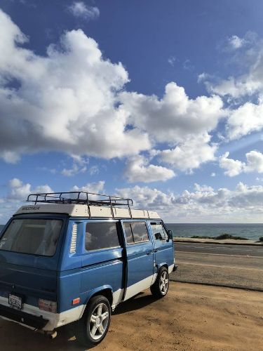 Volkswagen-Bus-1984-1