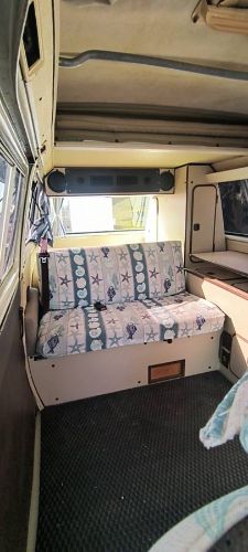 Volkswagen-Bus-1984-11