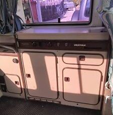Volkswagen-Bus-1984-12