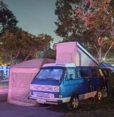 Volkswagen-Bus-1984-23