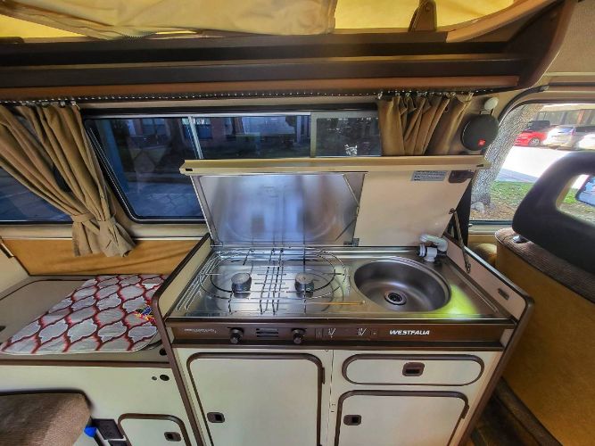 Volkswagen-Bus-1984-Brown-12