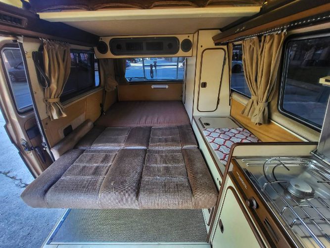 Volkswagen-Bus-1984-Brown-13