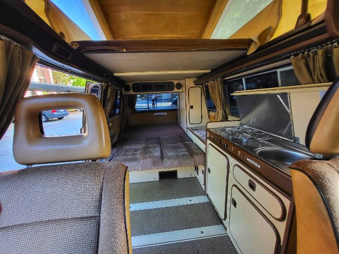 Volkswagen-Bus-1984-Brown-18