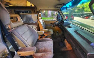 Volkswagen-Bus-1984-Brown-2