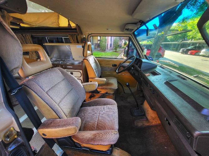 Volkswagen-Bus-1984-Brown-2