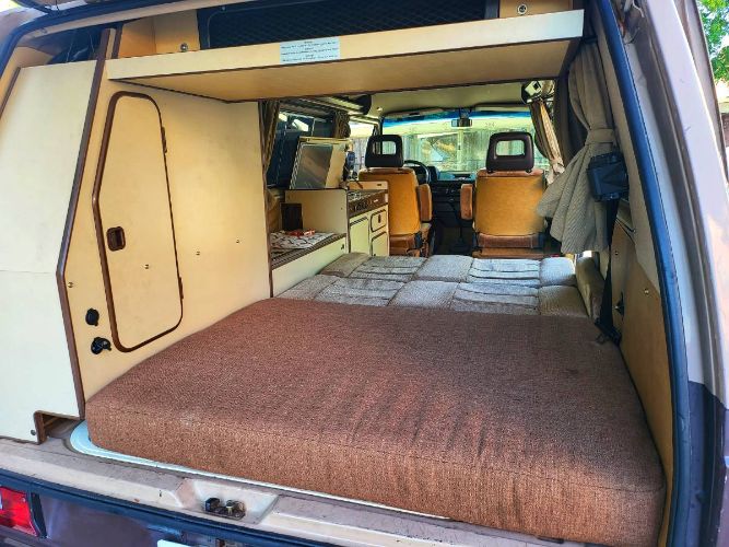 Volkswagen-Bus-1984-Brown-21