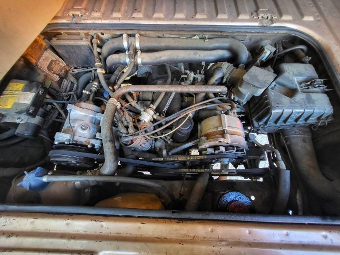 Volkswagen-Bus-1984-Brown-8
