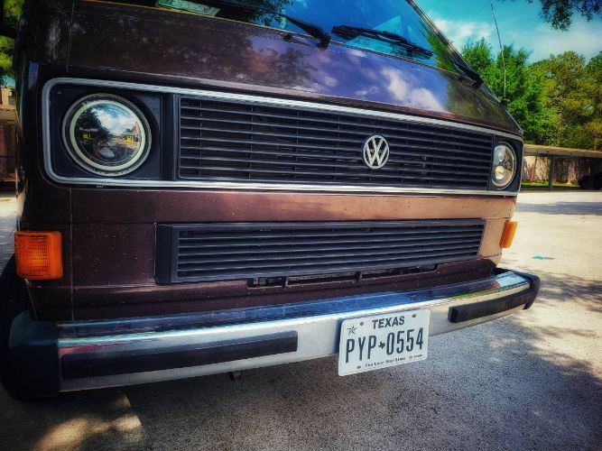 Volkswagen-Bus-1984-Brown