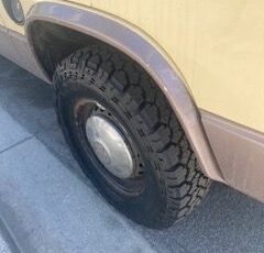 Volkswagen-Bus-1984-Custom-2