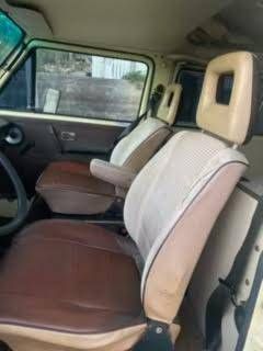 Volkswagen-Bus-1984-Custom-3