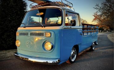 Volkswagen-Bus-1984-WHITEBLUE-Brown-1