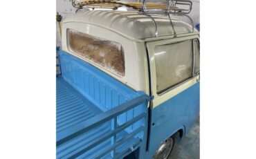 Volkswagen-Bus-1984-WHITEBLUE-Brown-19