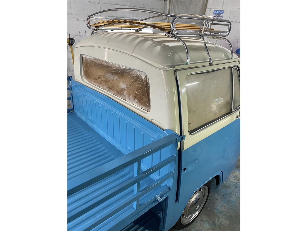 Volkswagen-Bus-1984-WHITEBLUE-Brown-19