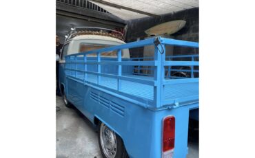 Volkswagen-Bus-1984-WHITEBLUE-Brown-20