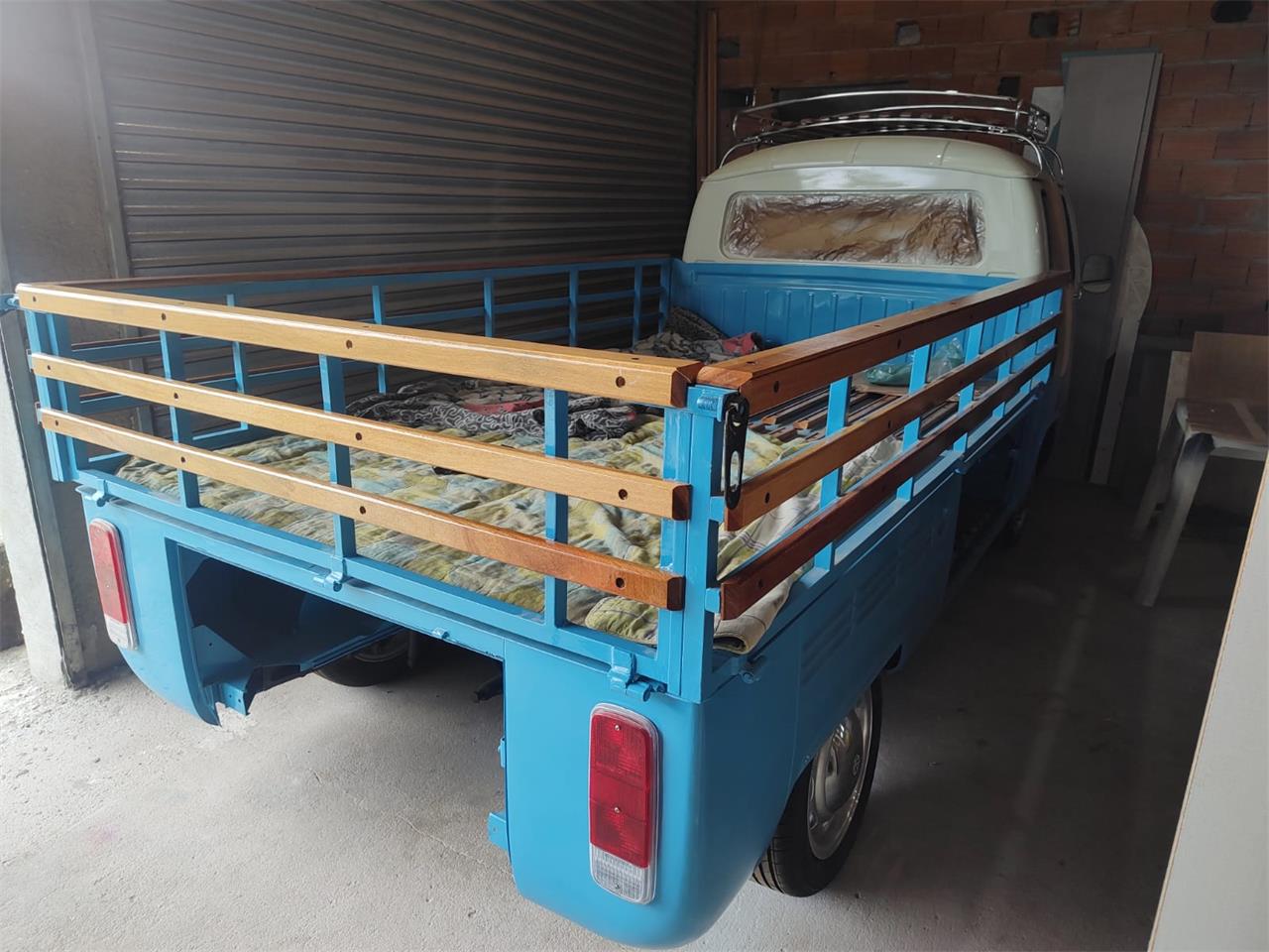Volkswagen-Bus-1984-WHITEBLUE-Brown-21