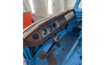 Volkswagen-Bus-1984-WHITEBLUE-Brown-22