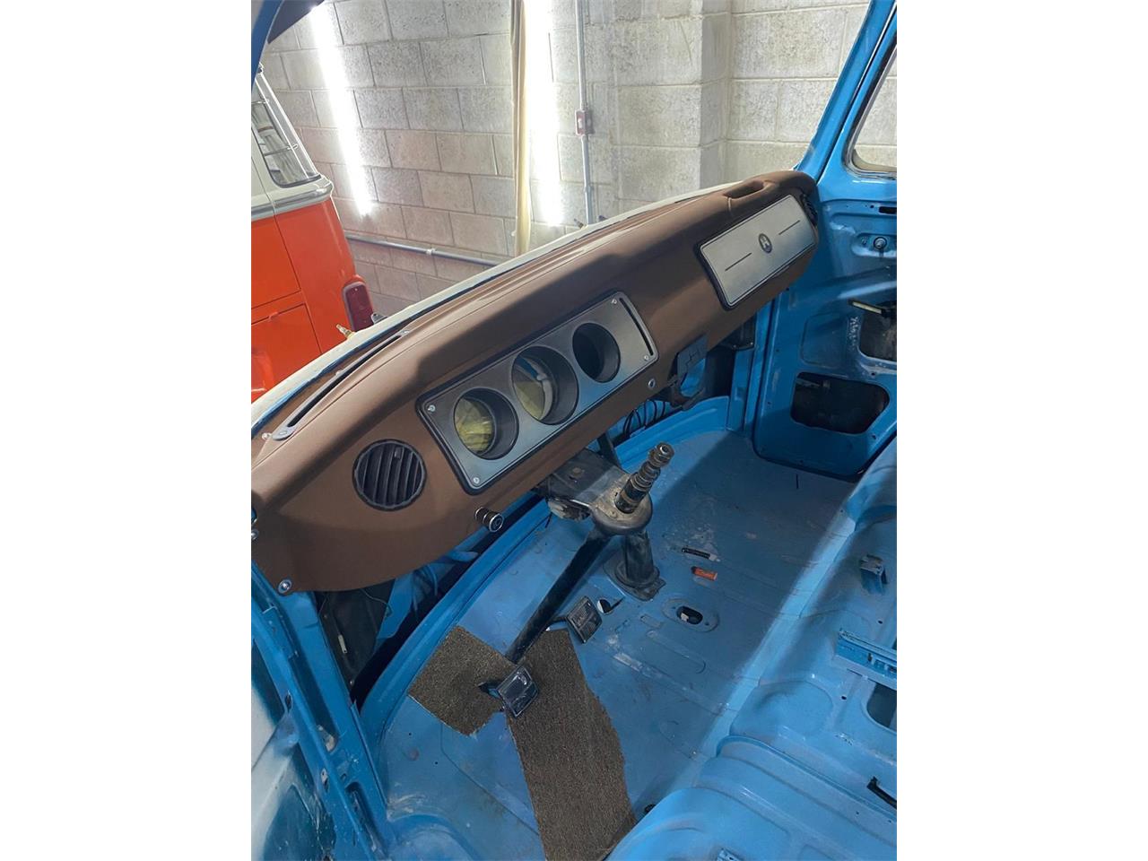 Volkswagen-Bus-1984-WHITEBLUE-Brown-22